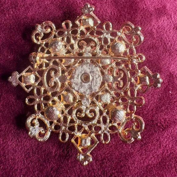 Vintage 1960’s Goldtone & Aurora Boreallis Rhinestone Brooch - Picture 2 of 2